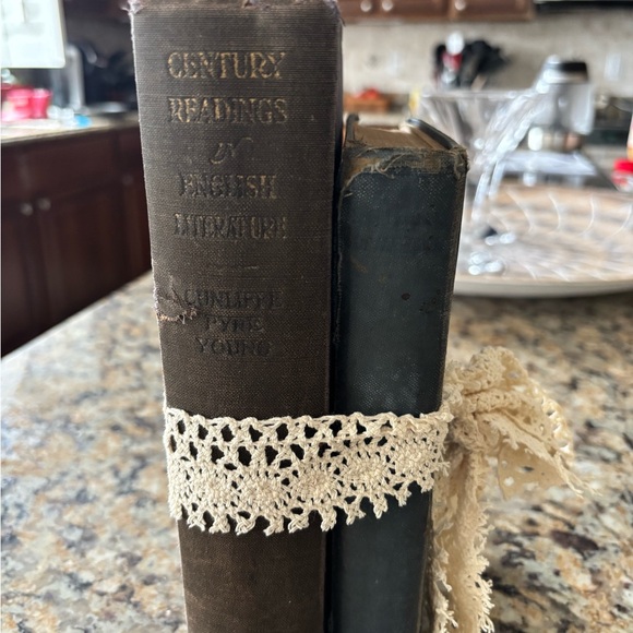 Antique Book Set with Lace Ribbon 1924 Century Readings and 1921 Short Stories - Picture 2 of 14